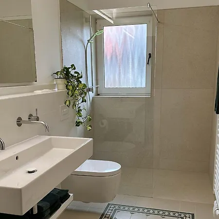 Trabbi-haus 하를레질