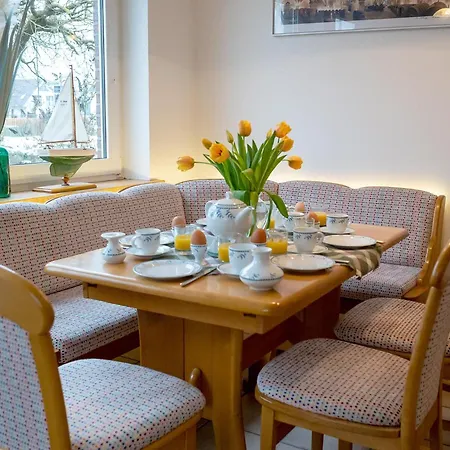 Trabbi-haus 하를레질