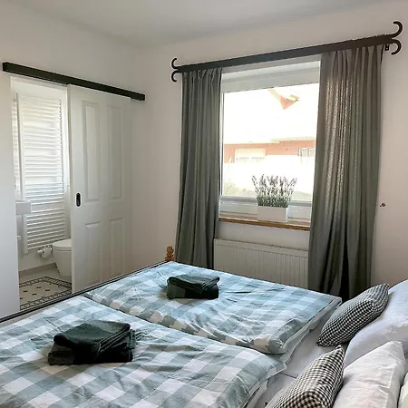 Trabbi-haus 하를레질